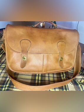 Vintage 1970s Coach Musette Messenger Bag in Saddle